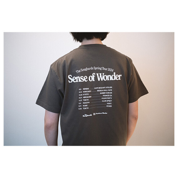 センス•オブ•ワンダーＴシャツ - ヘイジーブラック