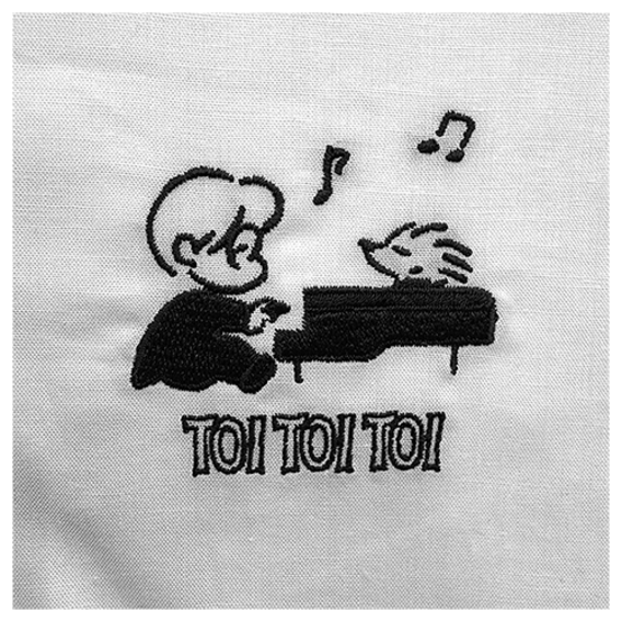 「たくおん＆TOI TOI TOI」刺繍　ハンカチ（ホワイト）